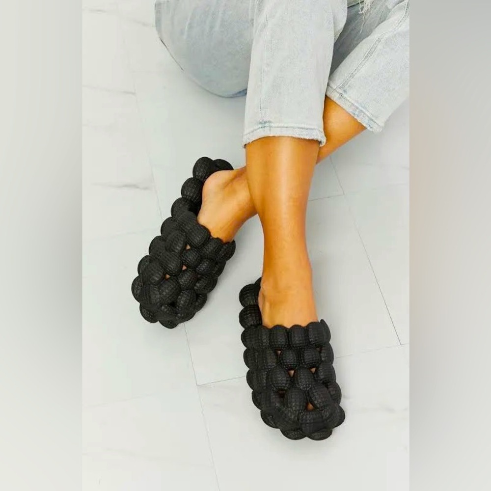 NEW Women's Black Bubble Slides